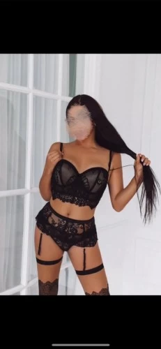 (773)220-5618 is ethnicity_Caucasianandoffers nuru massages, asian massage, bodyrubs in Chicago and available for service_location_incallon rubrankings Russian Asian in town 