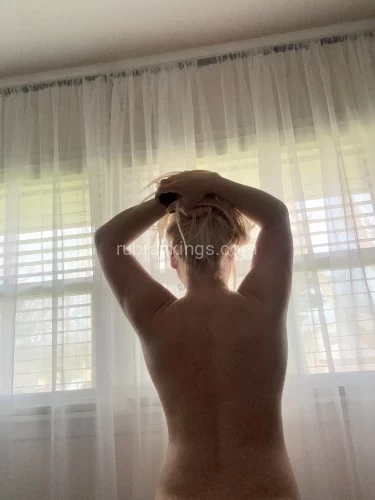 (312)998-2165 is Caucasianand offers nuru massages, asian massage, bodyrubs in Chicago and available for both on rubrankings I have long blond hair, green eyes, pouty lips. 34DD breast and curry yet fit figure. I do not answer explicit questions and blocked calls.                                            


1h body rub 200
1h gfe 350
Outcall 450

Incall - Gurnee
