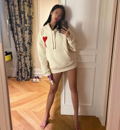 (929)590-5161 is asianand offers nuru massages, asian massage, bodyrubs in New york and available for both on rubrankings “”””””””” “”” SALIMA always likes to help “”””””””””” Hello, New York !!! ___ I am Salima !!! The sweetest girl and professional massage therapist!!! 

With my tender touch and warm smile you will be relaxed and stayed far away from your problems and responsibilities ! 
I combine Swedish massage with very sensual touch. 
If you like some hidden desire - nuru slide will be right session for you, between you and me - only hot slippery sea weed gel !!! 
Pleasure with conversation , charm and relaxation… 

Most important - NO extra Activities even for extra !!! 
massage - 320/1h, hot slide 380//1h, or body shaving, body scrub (380/1h) or some naughty desire !!!! -  
Longer and shorter sessions are available too -
 Out call  visiting you - very welcome  …. 480/1h + your Uber 
Good news - all CC accepted 