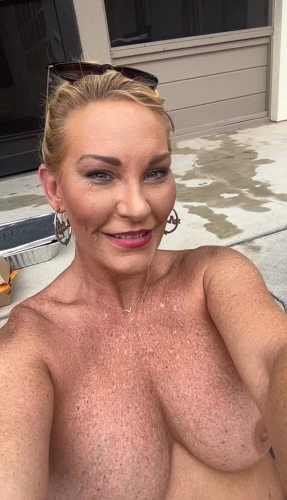 Sensual head to toe...relaxing 50 min massage