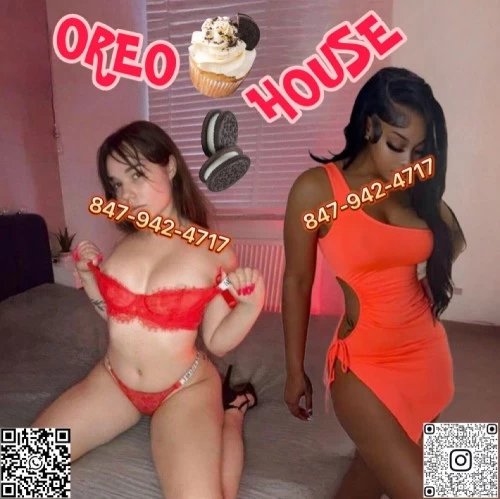 Oreo Bite of "White" & "Black&a