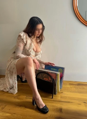 (929)407-1031 is ethnicity_Mixedandoffers nuru massages, asian massage, bodyrubs in New York and available for service_location_incallon rubrankings Hi, I'm Simone! 

The girl in the art gallery with handcuffs discreetly in my purse, I’m your exotic girl next door with some kinks. Standing at the perfect 5’6”, my athletic body has perky breasts and an incredible derrière. My bronzed skin, bright smile, and doe eyes will mesmerize you. My personality is warm, gentle, and intoxicating. I love good conversation and value passionate connections. If you miss me, you can find me walking through the park in a sun dress with no underthings on. Until then, drop a line.

I am available today but typically I host on Wednesday evenings and Friday from around 11am to 8:30 pm in my private Chelsea apartment.

Incall- Half hour-220// 45 mins-260// 1 hour-300

Email: simoneb_nyc@protonmail.com
Call & Text: 929-407-1031
