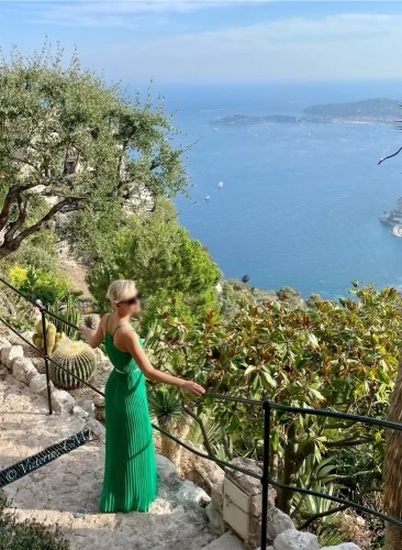 New york BodyRubs Offered By (917)207-7651 | Bodyrubs (917)207-7651 is Caucasianand offers nuru massages, asian massage, bodyrubs in New york and available for both on rubrankings Victoria is beautiful and brilliant. A sexy, exquisite, sophisticated European, slender and gorgeous, smart and witty, she will absolutely charm you; her hands can do magic…
I am passionate by nature and free-spirited at heart, well-educated and well-traveled, sexy and classy; you will cherish the delightful memories of the time you spent with me for a long time...
Sweet and down-to-earth yet spiritual, I will take care of you in my own special way. You will get an amazing whole bodyrub, a combination of Shiatsu, Swedish, Lomi-Lomi and deep tissue work with long strokes, lots of loving touch, sexy glances… we can talk, philosophize, flirt, laugh, or just be silent and enjoy the energy flowing between us, as all the pent-up stress is leaving your muscles, and your mind, spirit, and creativity are set free…
However we make it happen, I will leave you with a gift of feeling eons better, lighter and more rejuvenated and energized, this is a promise!
Advance notice strongly preferred.
**Jewish friendly.
*****I do not offer anything except sensual bodyrub + foot worship.
When getting in touch, please describe yourself (name, age, weight) and your desired booking (time, duration & location). Please text.
9AM — 9PM
Past 9PM: Please ask in advance & add $100.
Incall (hotel on the Strip):
$300/30 minutes
$500/60 minutes
$600/90 minutes
Outcall only to upscale hotels on the Strip. If you want me to visit you at your home, Uber round trip and screening will be required.
$580 / 60 min
$700 / 90 min
$900 / 120 min
Foot worship add-on $50.
Cash only.
$300 / 60 minutes — social engagements (drinks, dinner, social outings… please add Uber).