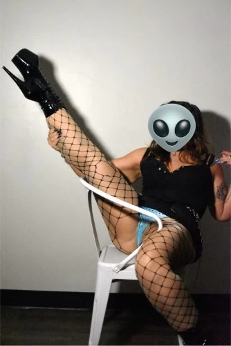 (858)944-8446 offers Bodyrubs in San Diego,California (858)944-8446 is ethnicity_Caucasianandoffers nuru massages, asian massage, bodyrubs in San Diego and available for service_location_incallon rubrankings Come pamper yourself ๐โโ๏ธ 
Iโm professionally trained in massage, and Iโll have you drooling from the beginning to the end of your session. 
All natural, fun, bubbly, soft skin, and cheeky (in a few ways ๐), and am very open minded. 
Safe, serene office with plenty of parking and shower available.  
FBSM
-$160/hhr
-$200/hr
-$380/90 mins
-$450/120 mins
Add ons and VIP available. Text me to set up your session today. 
I canโt wait to meet you ๐ 
Rosemary ๐น