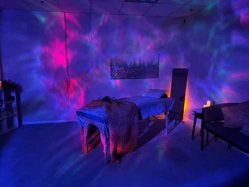 NOW HIRING, MISSION VALLEY (ROOM FOR RENT)