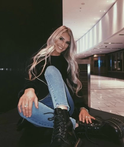 ＴＩＮＹ ＢＬＯＮＤＥ ＦＲＥＡＫ 💕