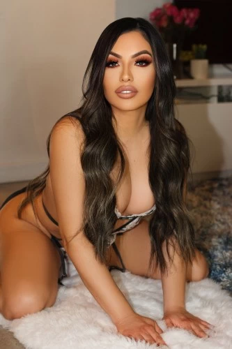 I'm Adrianna- your upscale, personal entertainer