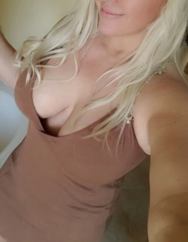 BEUTIFUL GIRL VISITING 😍3123834218