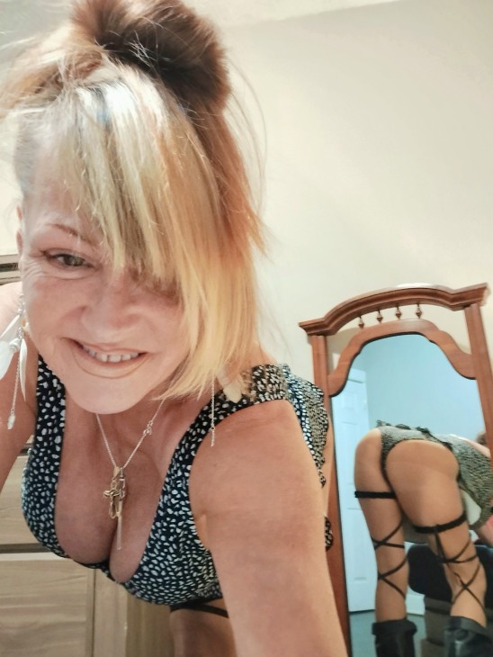 (937)993-4915 is Caucasianand offers nuru massages, asian massage, bodyrubs in Cincinnati and available for both on rubrankings 