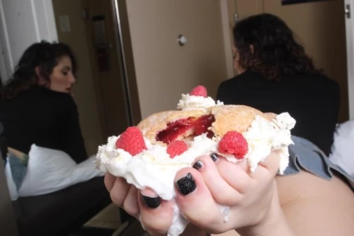 Stunning and Skilled ✨ Here for two weeks only !