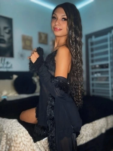 Milani Skye 🤍 Light Skin, Sweet, & Petite 🍑