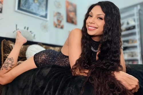 Milani Skye 🤍 Light Skin, Sweet, & Petite 🍑