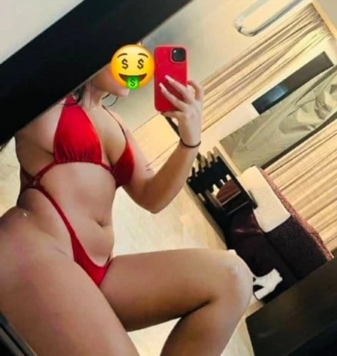 Emily.   Linda latina 😘 