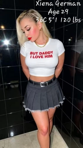 Xiena is here with Latina Roxy