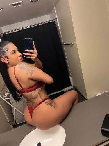 🍑New girl Gia visiting😵