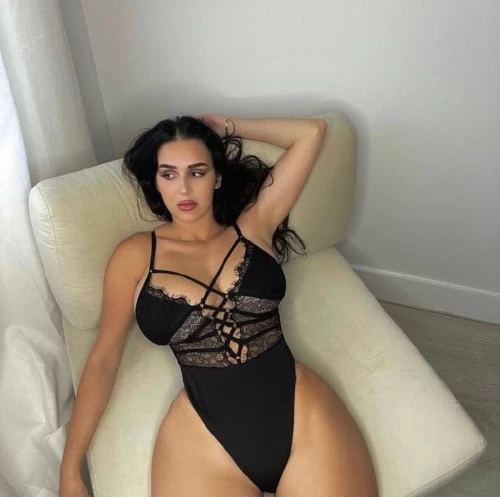 ✅  BUSTY HOT NAUGHTY RUSSIAN NERD WITH CURVY ASS